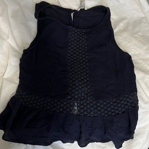Sleeveless crotchet blouse